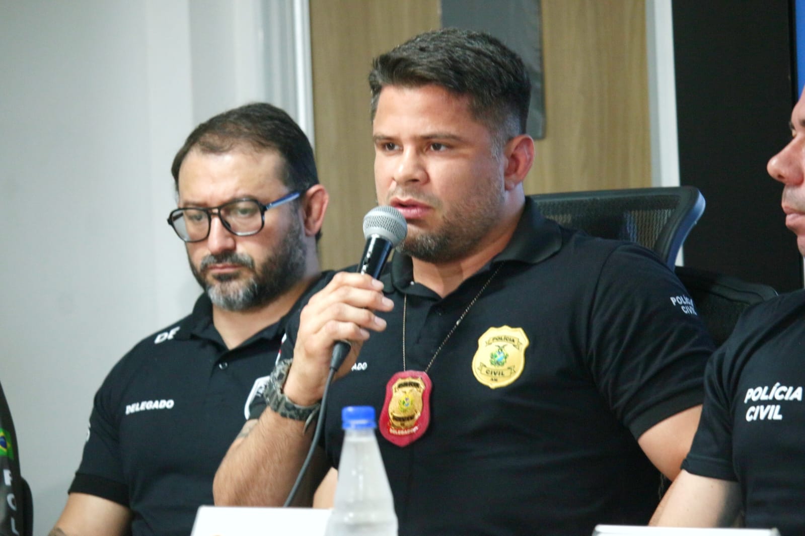 Polícia revela que mulher também foi baleada na frente de UPA durante tiroteio