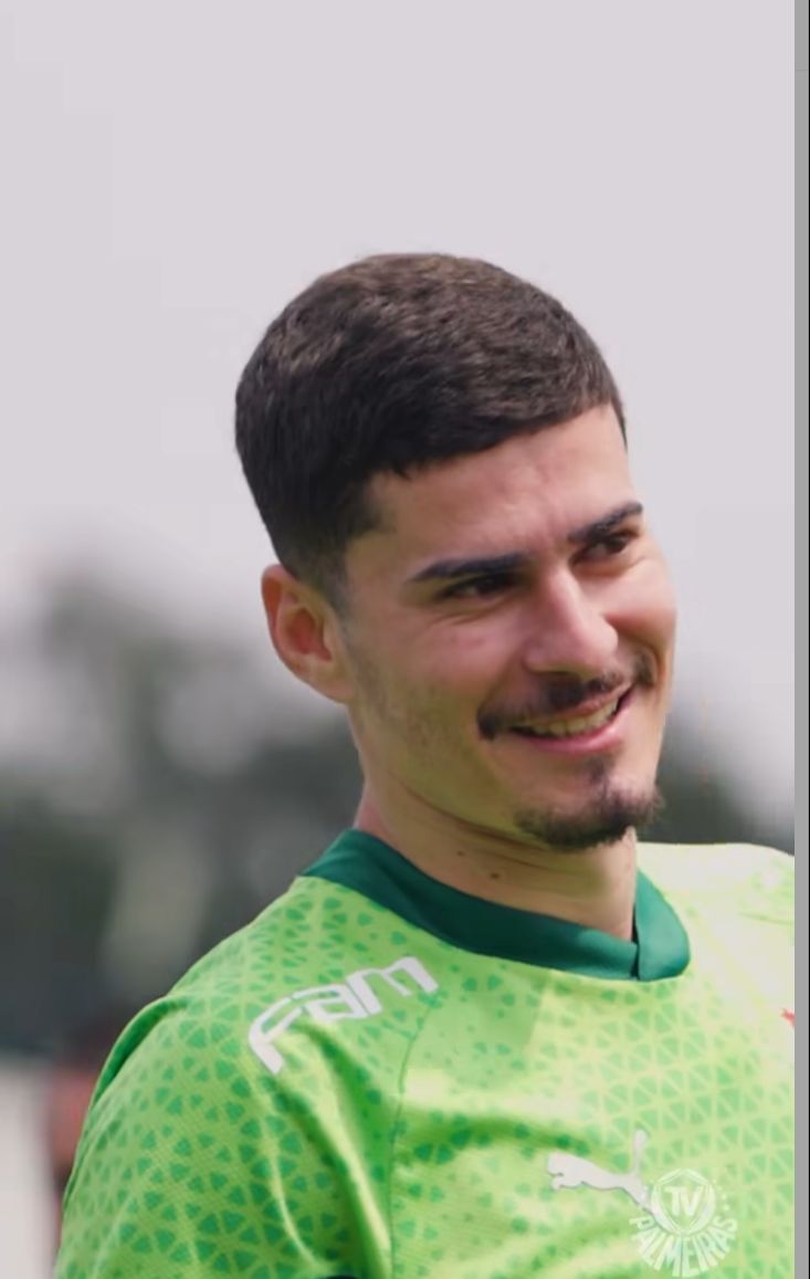 Rômulo comenta adaptação no Palmeiras e destaca resiliência do grupo: "Mente forte"