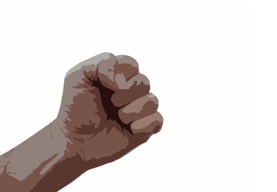 Criança de 7 anos é brutalmente agredida por primo que tinha acabado de sair da prisão