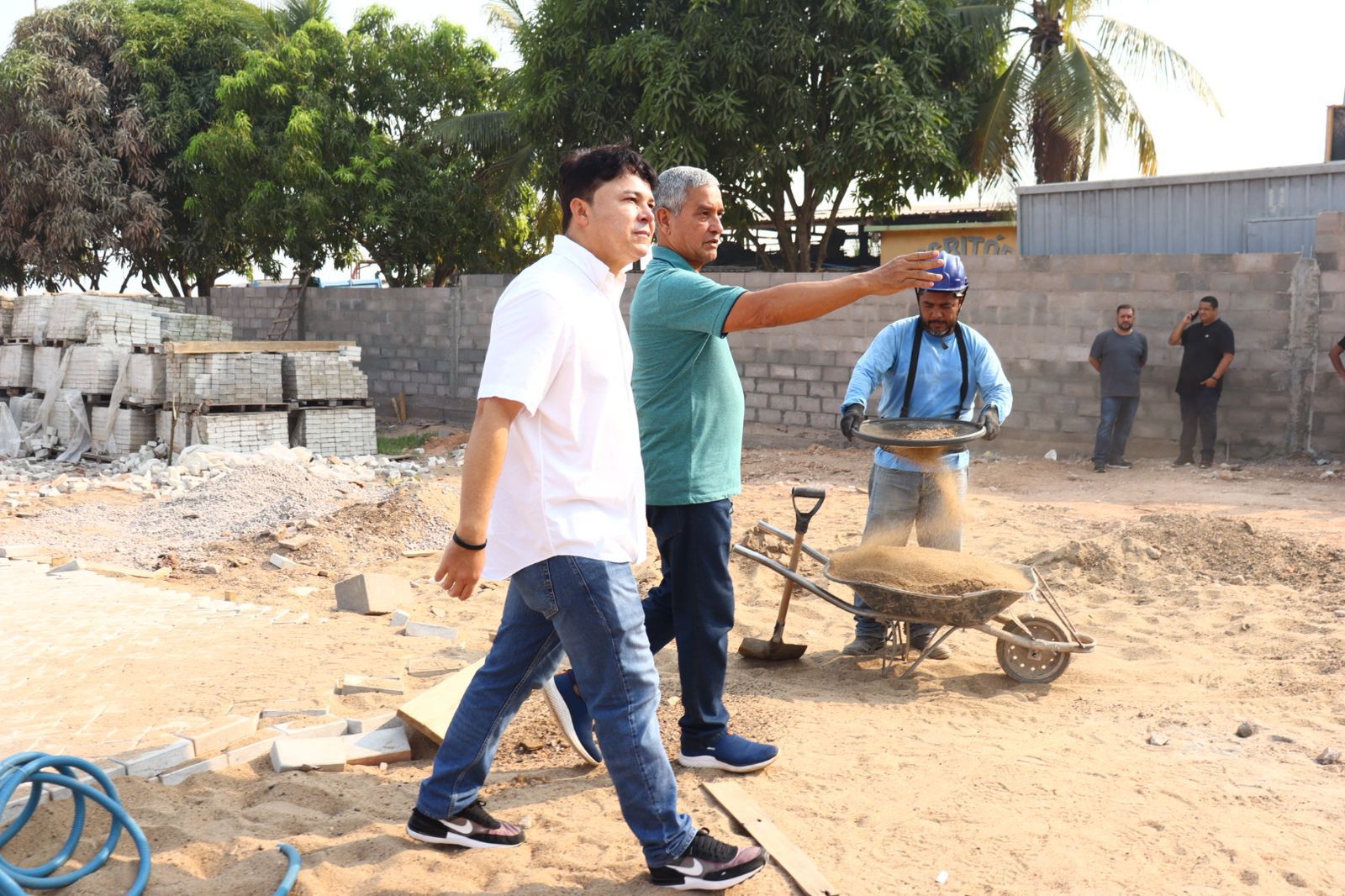 Keitton acompanha obras de pavimentação e projetos de infraestrutura em Coari