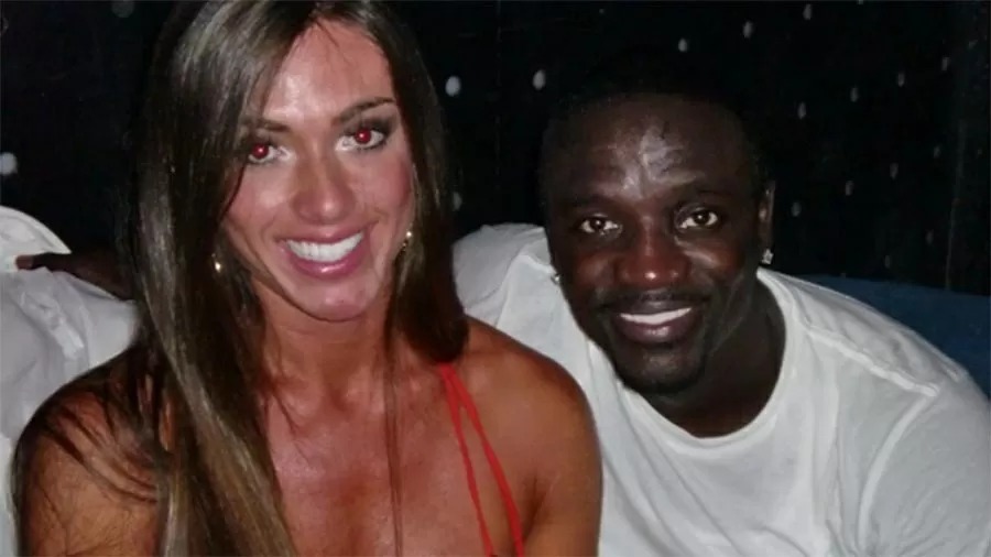 De volta ao Brasil, Akon relembra namoro com Nicole Bahls
