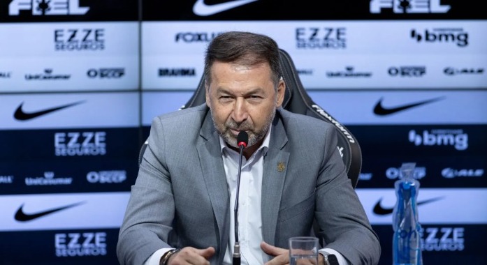 Grupo de oposição diz que Augusto Melo quer vender Corinthians; presidente nega