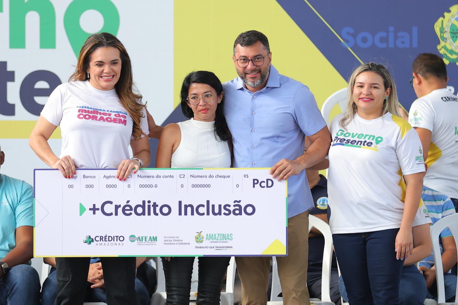 Governador Wilson Lima entrega 100 títulos definitivos a moradores da Zona  Leste