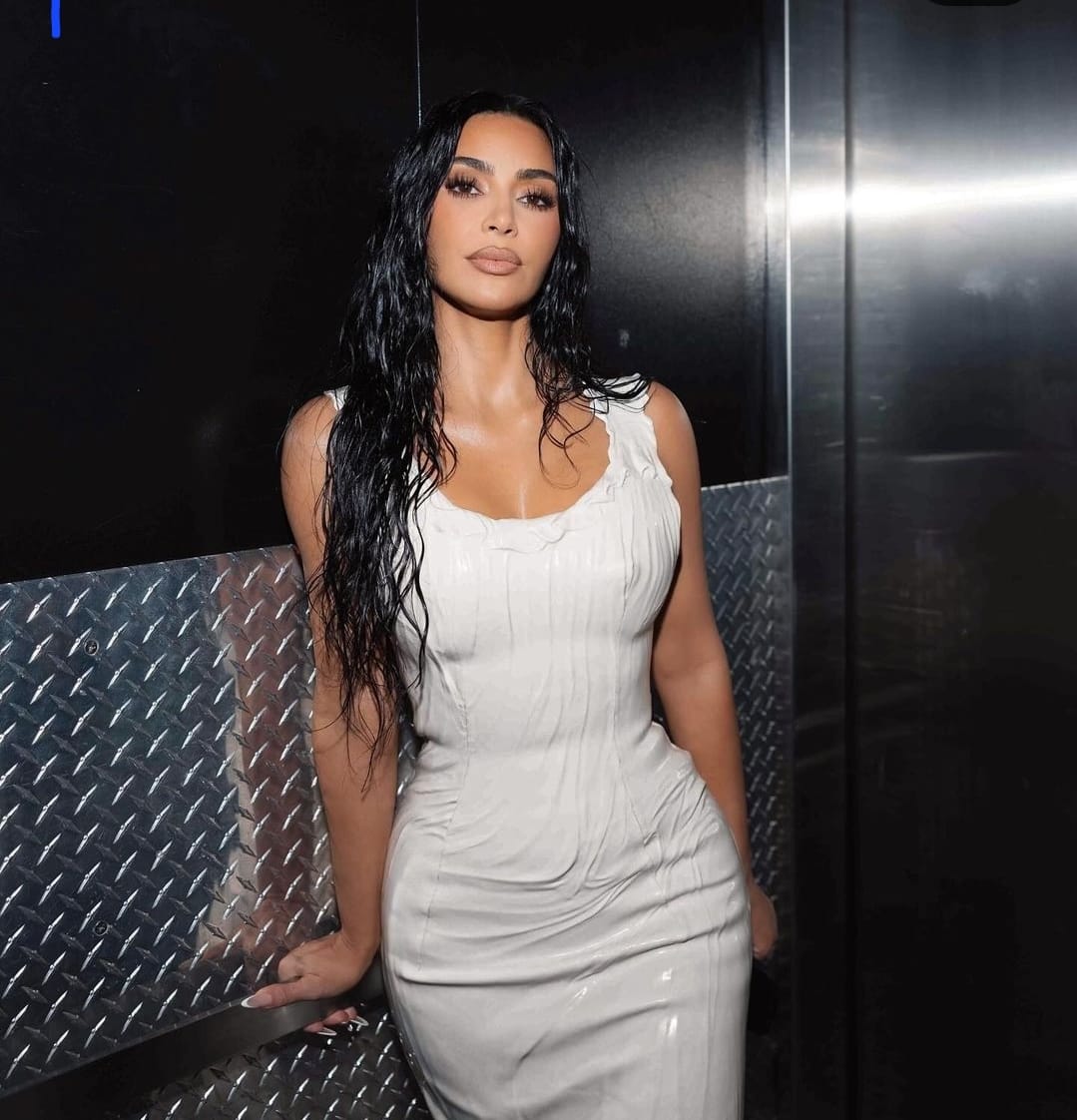 Kim Kardashian foi visitar irmãos Menendez na prisão; condenados por matar os pais