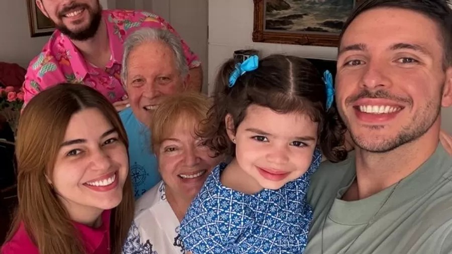 Dois dias após anunciar separação, Vivian Amorim comemora aniversário do ex