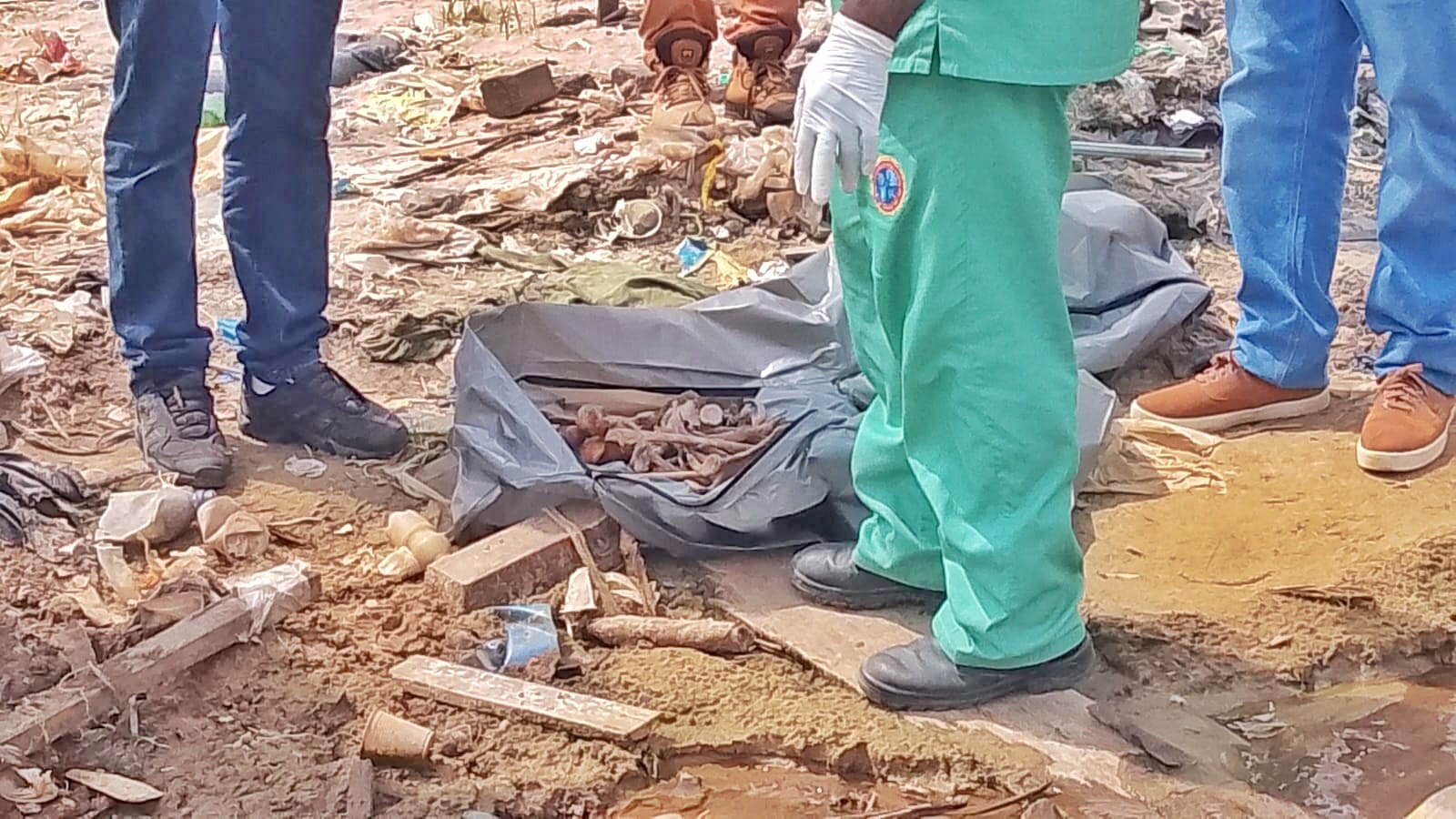 Seca revela 'cemitério de ossos' no Educandos