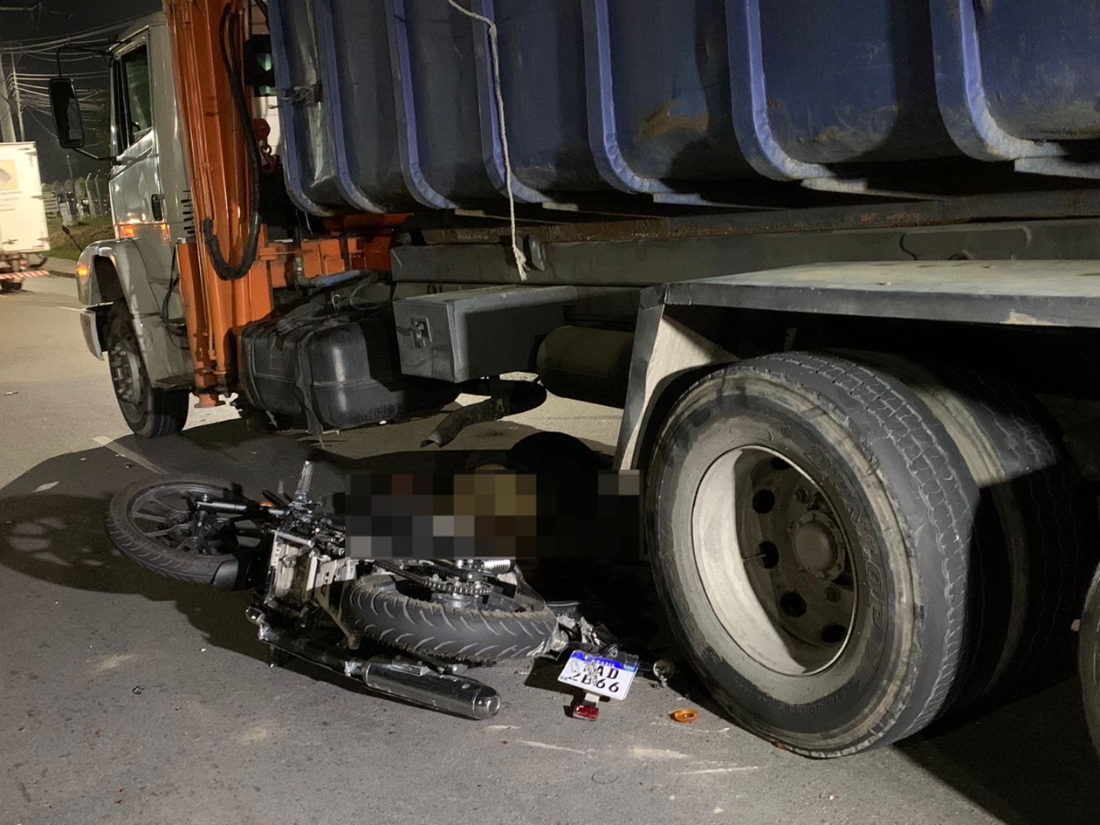 Caminhão passa por cima de universitária em grave acidente em Manaus