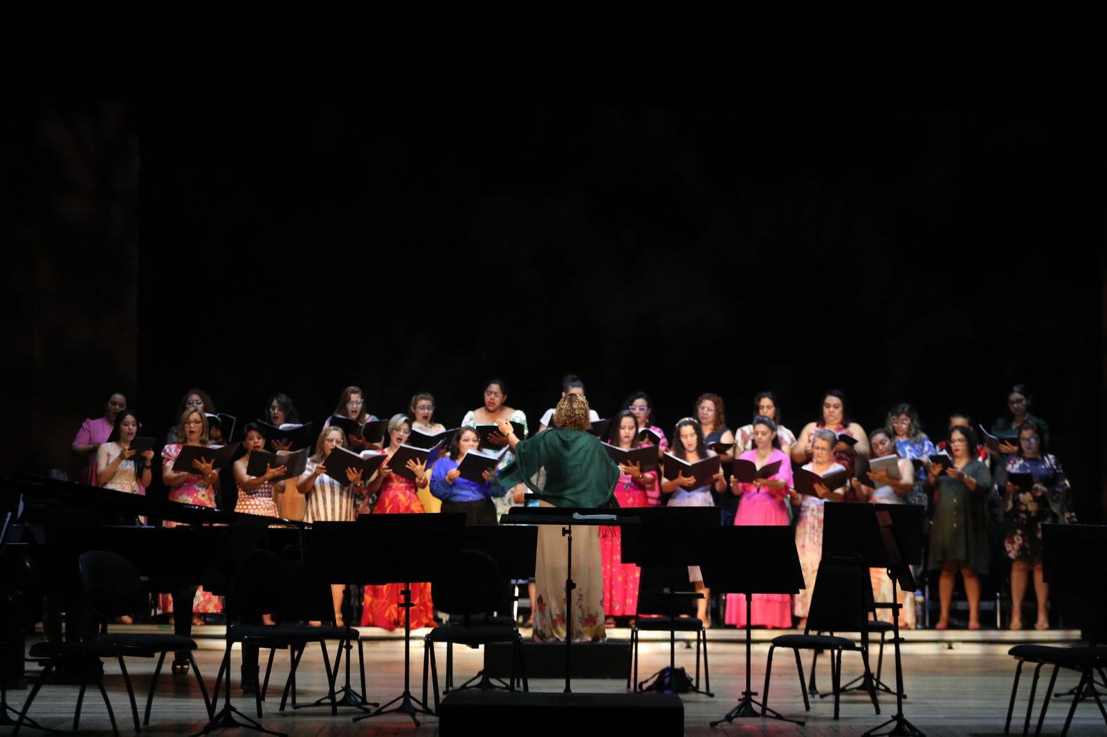 O Toque que Muda: Teatro Amazonas recebe programação em alusão ao Outubro Rosa