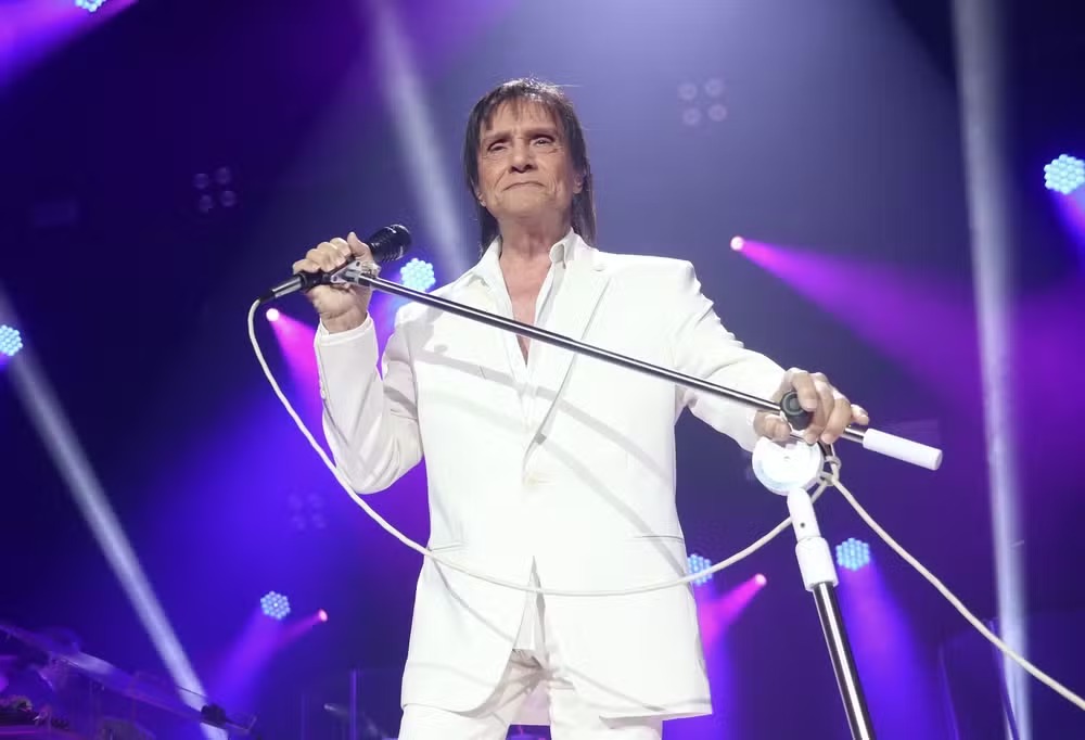 Roberto Carlos é processado por ex-funcionária demitida com câncer 