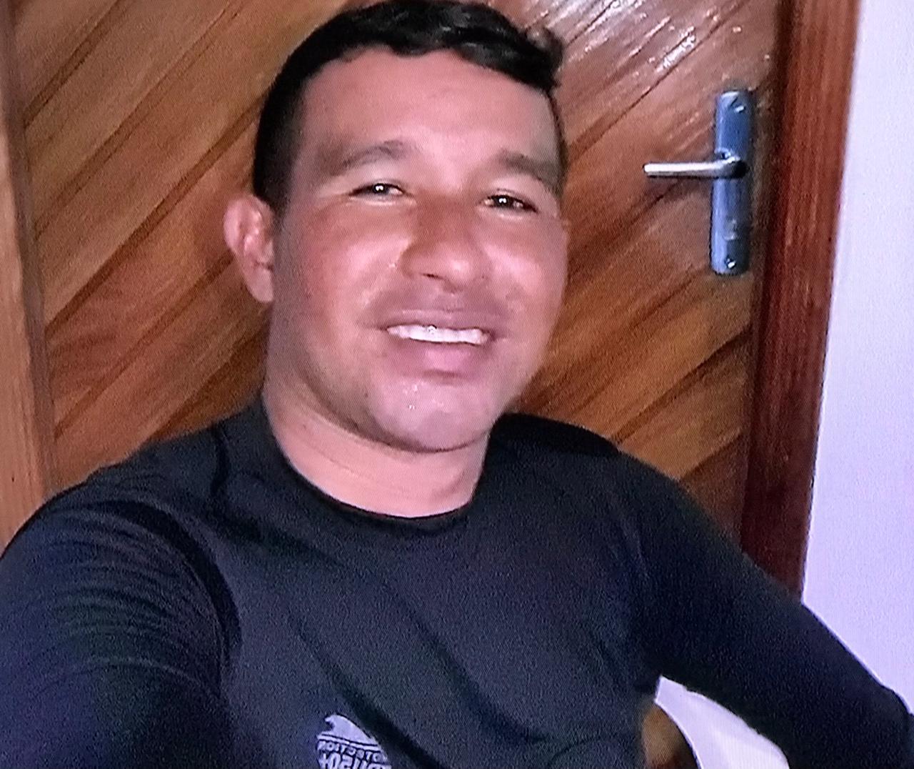 Corpo encontrado boiando é de vítima de deslizamento em porto de Manacapuru