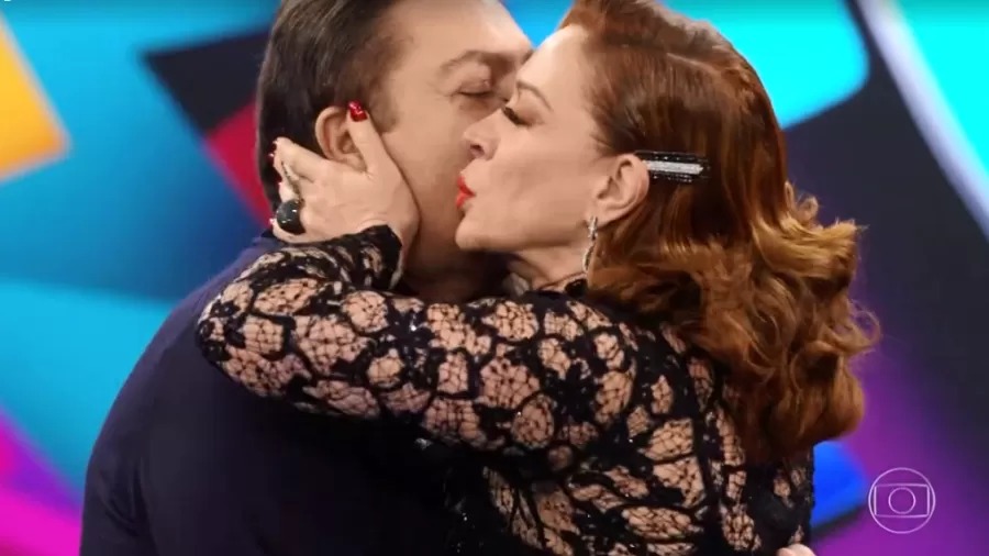 Claudia Raia admite 'queda' por Faustão no passado
