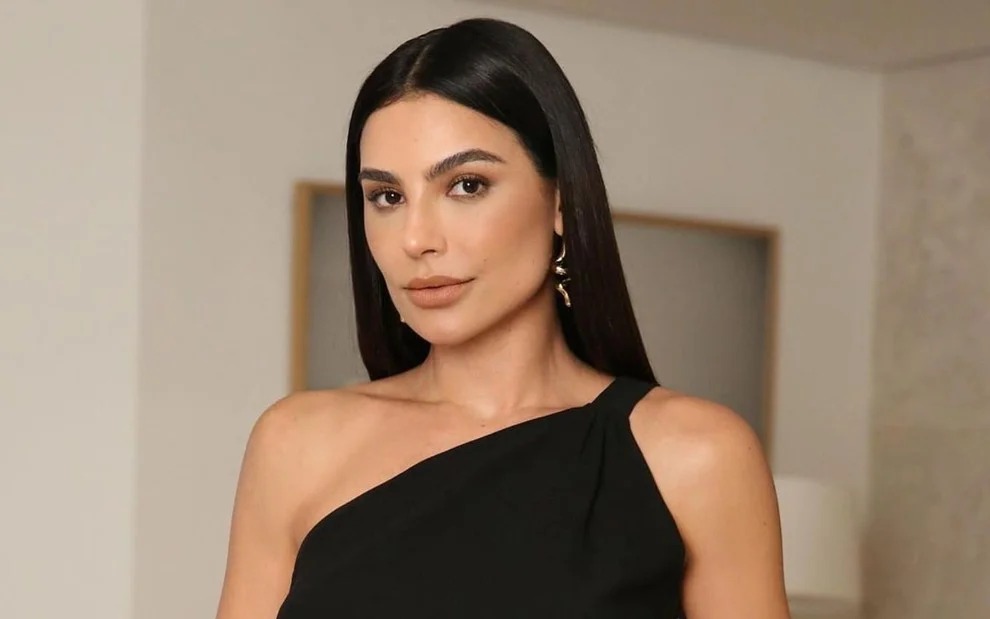 Cíntia Chagas volta atrás sobre fala sobre submissão feminina após polêmica de agressão