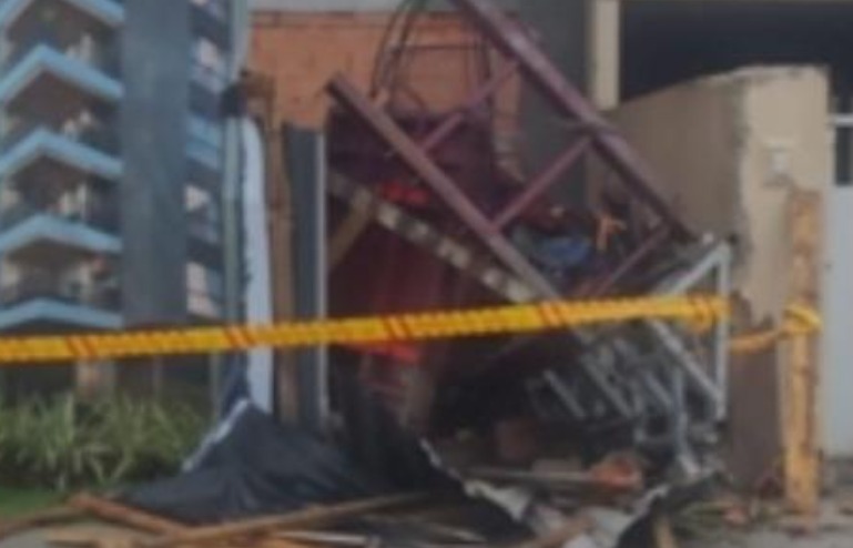 Queda de elevador em obra deixa 3 mortos