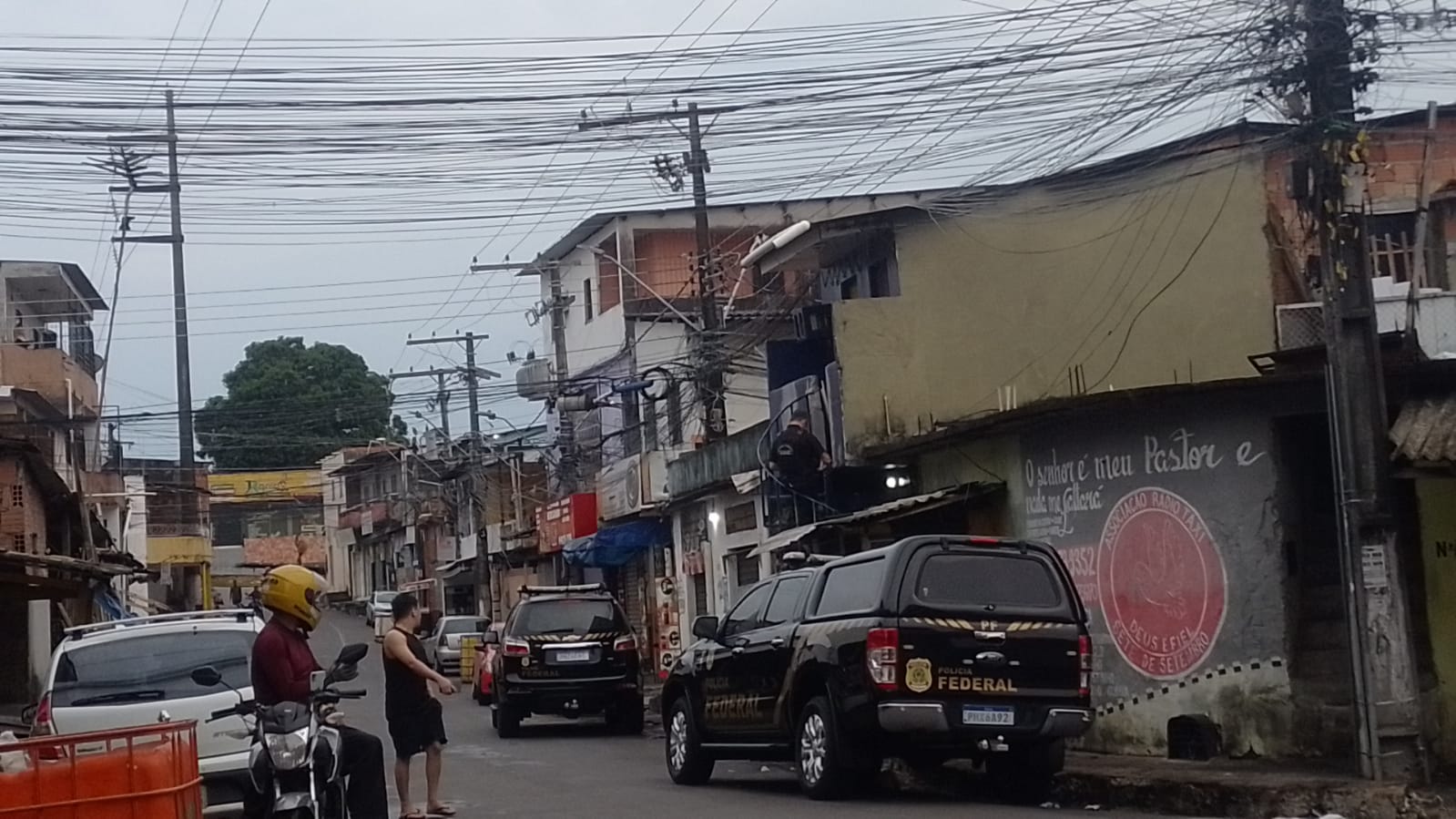 Traficantes e funcionários do aeroporto de Manaus são alvos de operação da PF