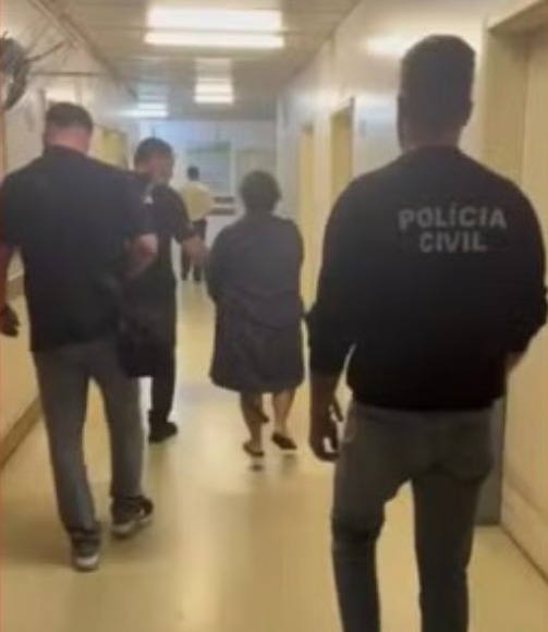 Mulher mata grávida, retira o bebê e finge ter dado à luz para ficar com a criança