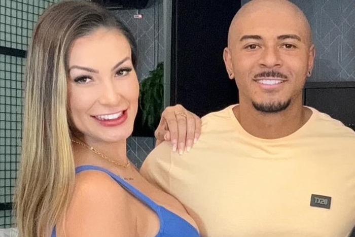 Andressa Urach expõe briga com ex-namorado por dívida: "dando a piriquit* para pagar"