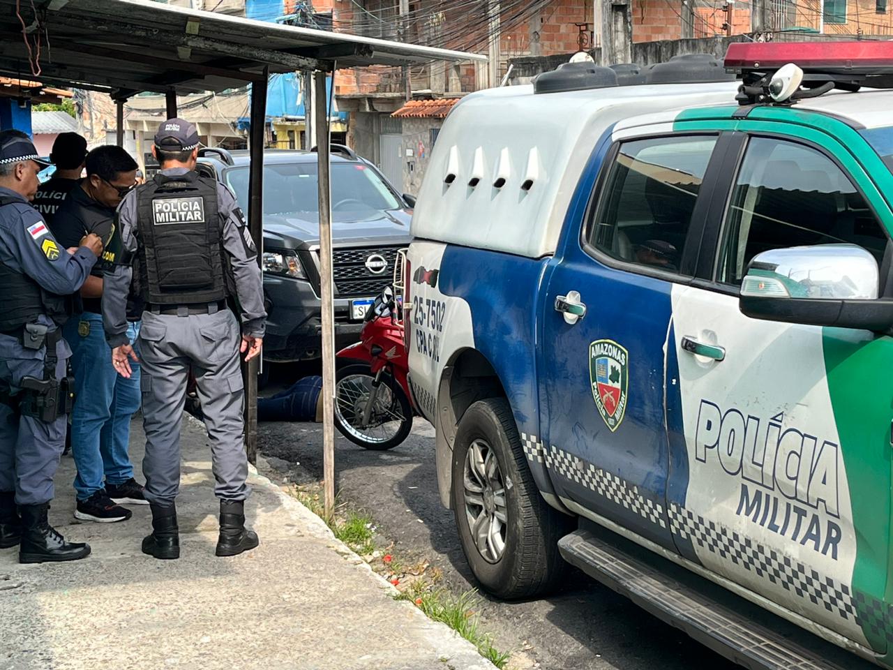 Homem é assassinado na porta de casa ao sair para ir ao trabalho em Manaus
