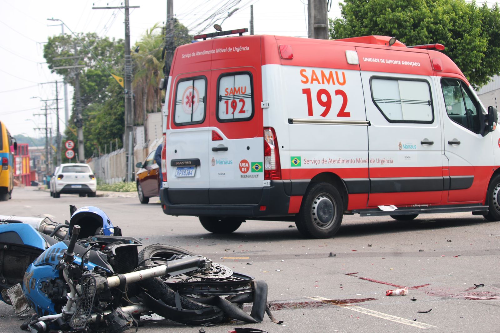 Motociclista morre ao bater em carro durante suposto 'racha' no Distrito Industrial