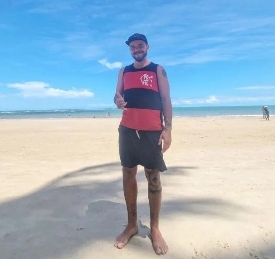 Um dos suspeitos de matar ex-ator mirim João Rebello se entrega à polícia