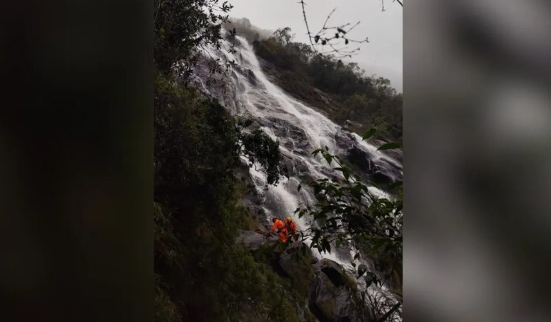 Turista é encontrado morto em cachoeira de 120 metros de altura 
