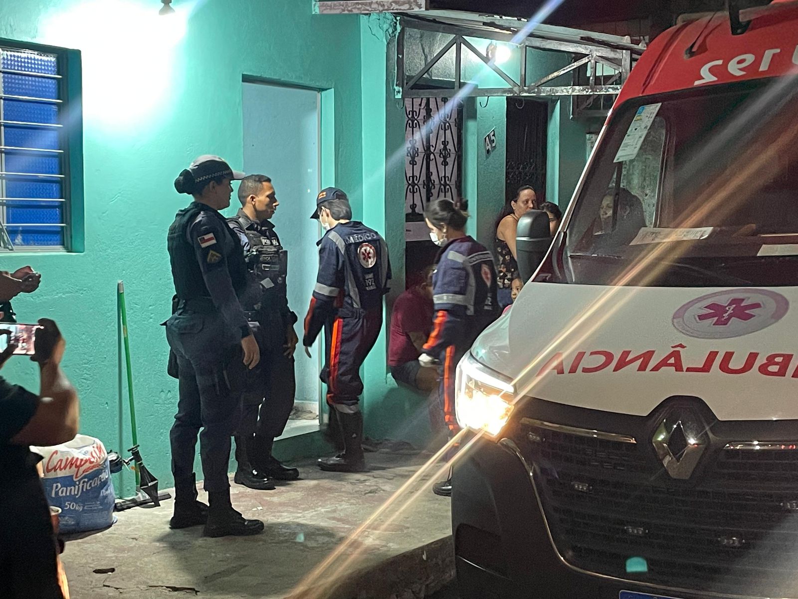 Criminosos perseguem jovem e o matam dentro de casa em Manaus