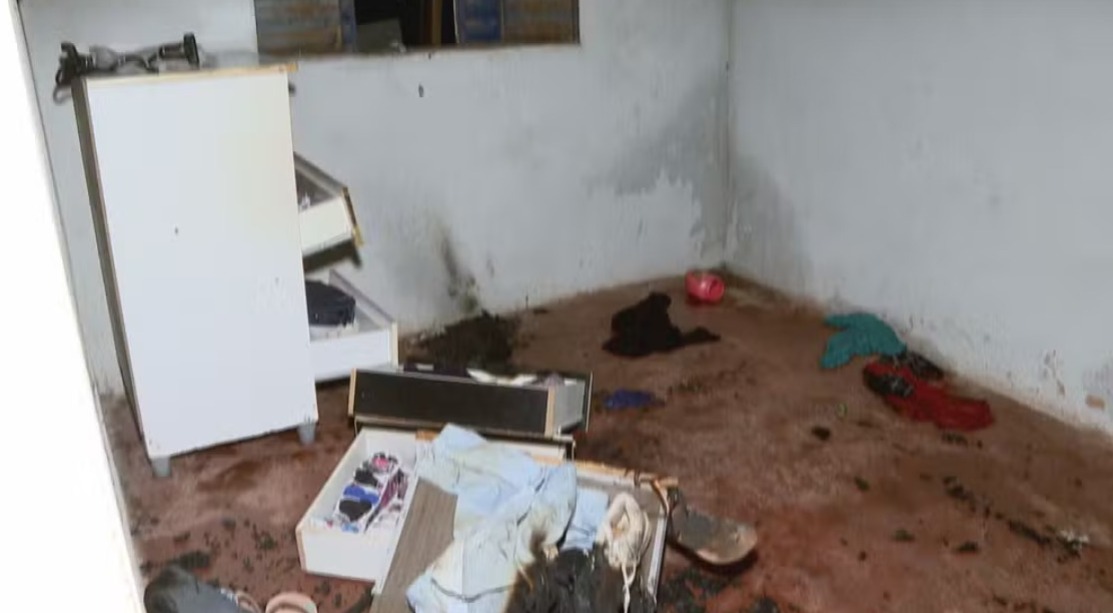 Homem é preso suspeito de trancar 3 crianças e cachorro em casa e atear fogo