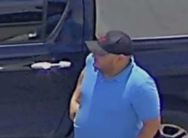 Homem é procurado por furtar R$ 22 mil de carro estacionado no Jorge Teixeira