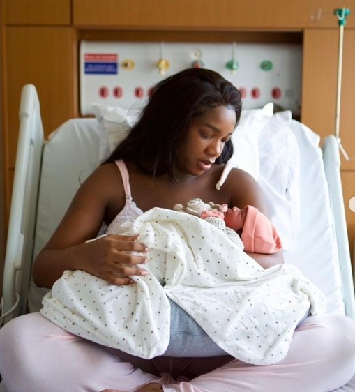 Iza compartilha primeiras fotos da filha Nala