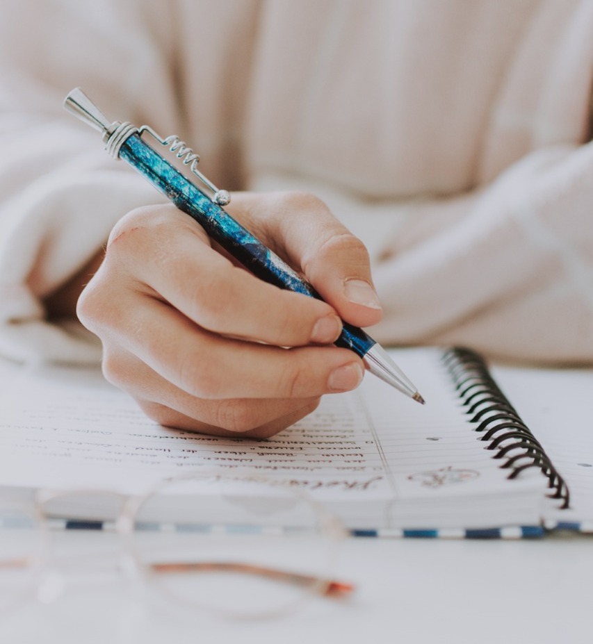 No Enem, mulheres se destacam na redação e homens têm vantagem em matemática