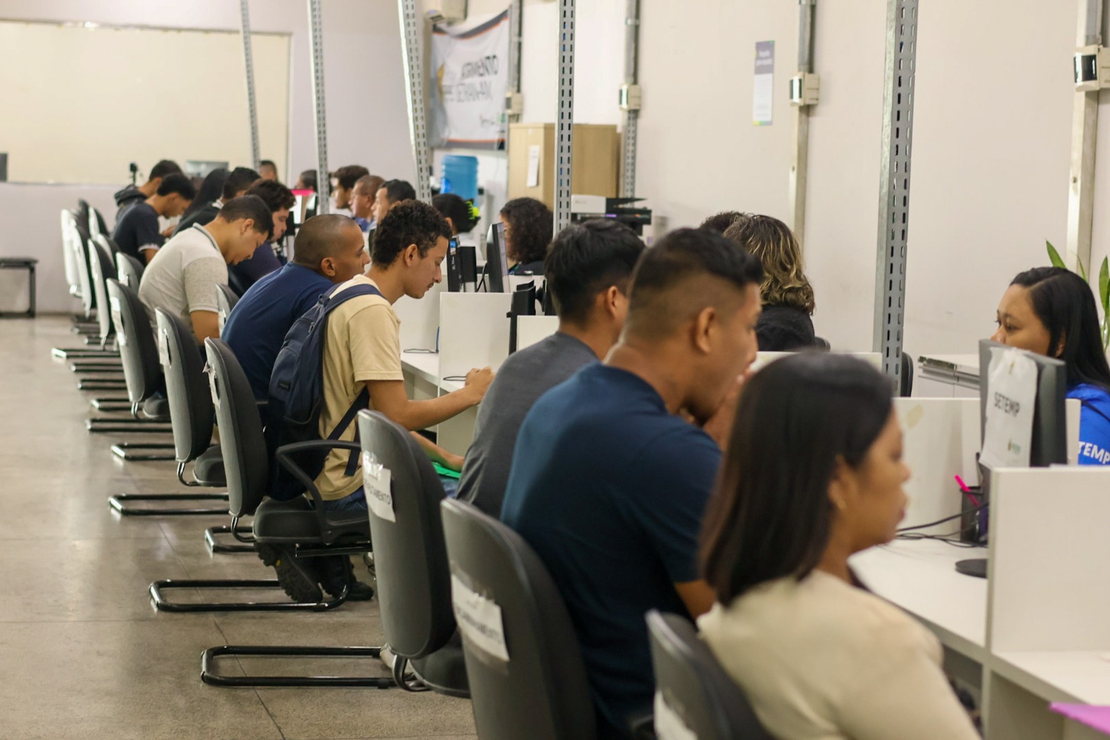 Bombeiro hidráulico e mais: Sine Amazonas divulga 146 vagas para esta quarta