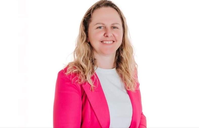 Vereadora eleita é atacada com faca pelo próprio marido dentro de posto de saúde