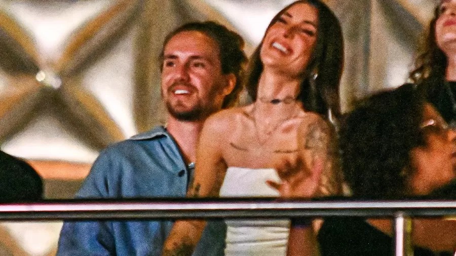 Bianca Andrade e Vitor Kley são flagrados em clima de romance em show; veja fotos