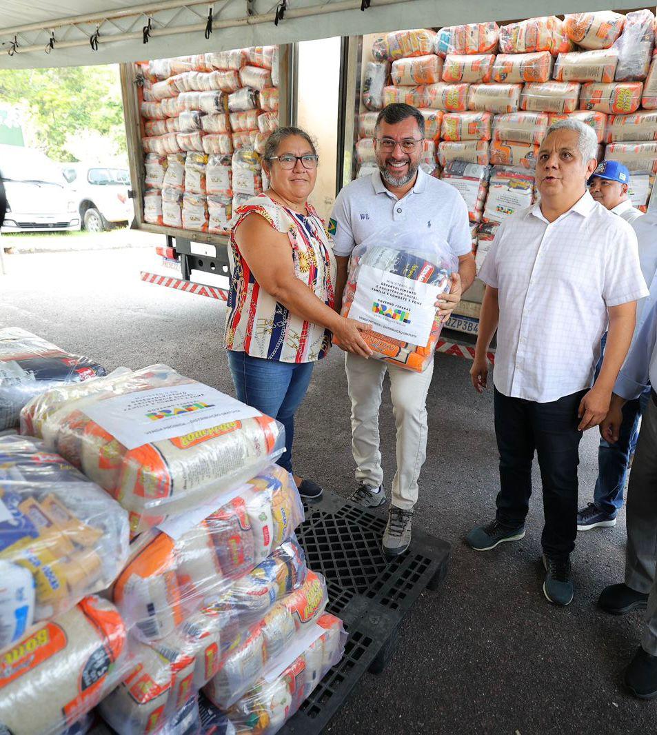 Wilson entrega 200 toneladas de alimentos a pescadores afetados pela estiagem