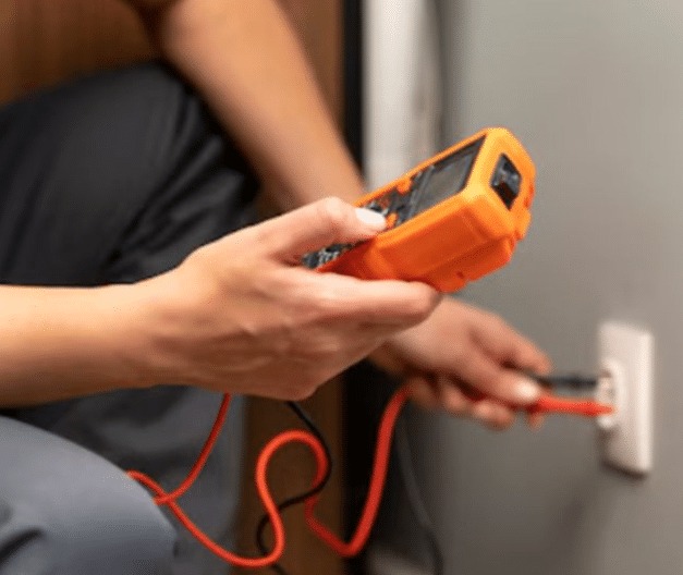 Cobrança por desvio de energia impõe regras; o ato por si não gera dano moral, fixa Justiça