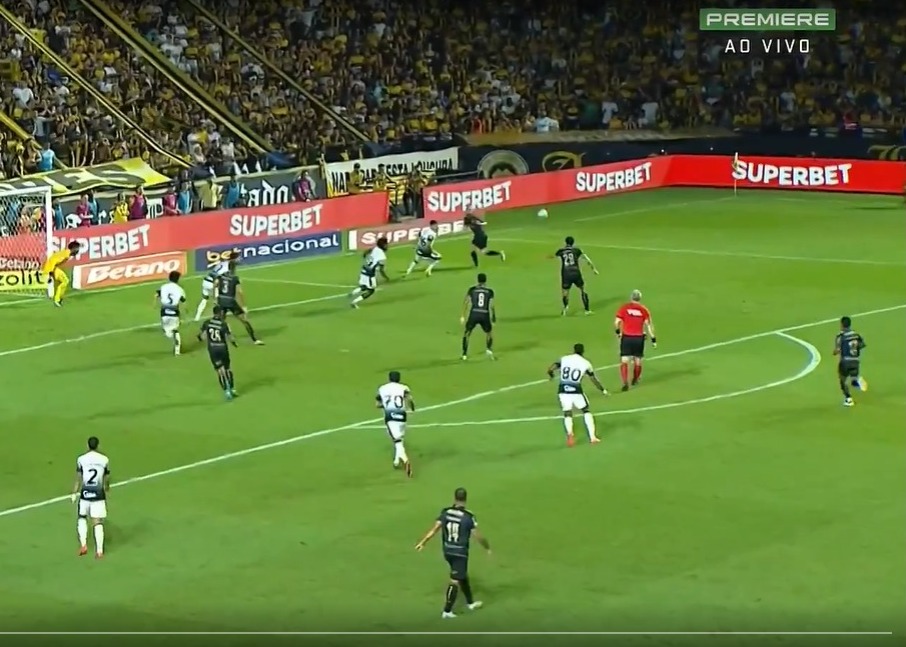 Corinthians vira sobre Criciúma e emenda sétima vitória no Brasileirão