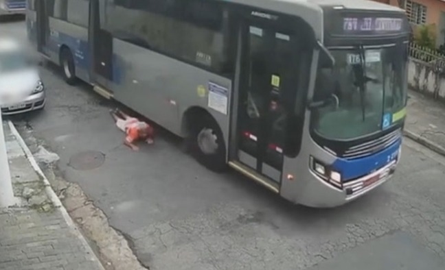 Empresa de ônibus é condenada a indenizar família de idoso morto após ser atropelado