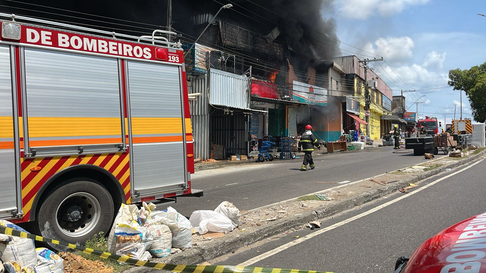 Avenida Brigadeiro Hilário Gurjão segue interditada nesta quarta-feira devido a incêndio