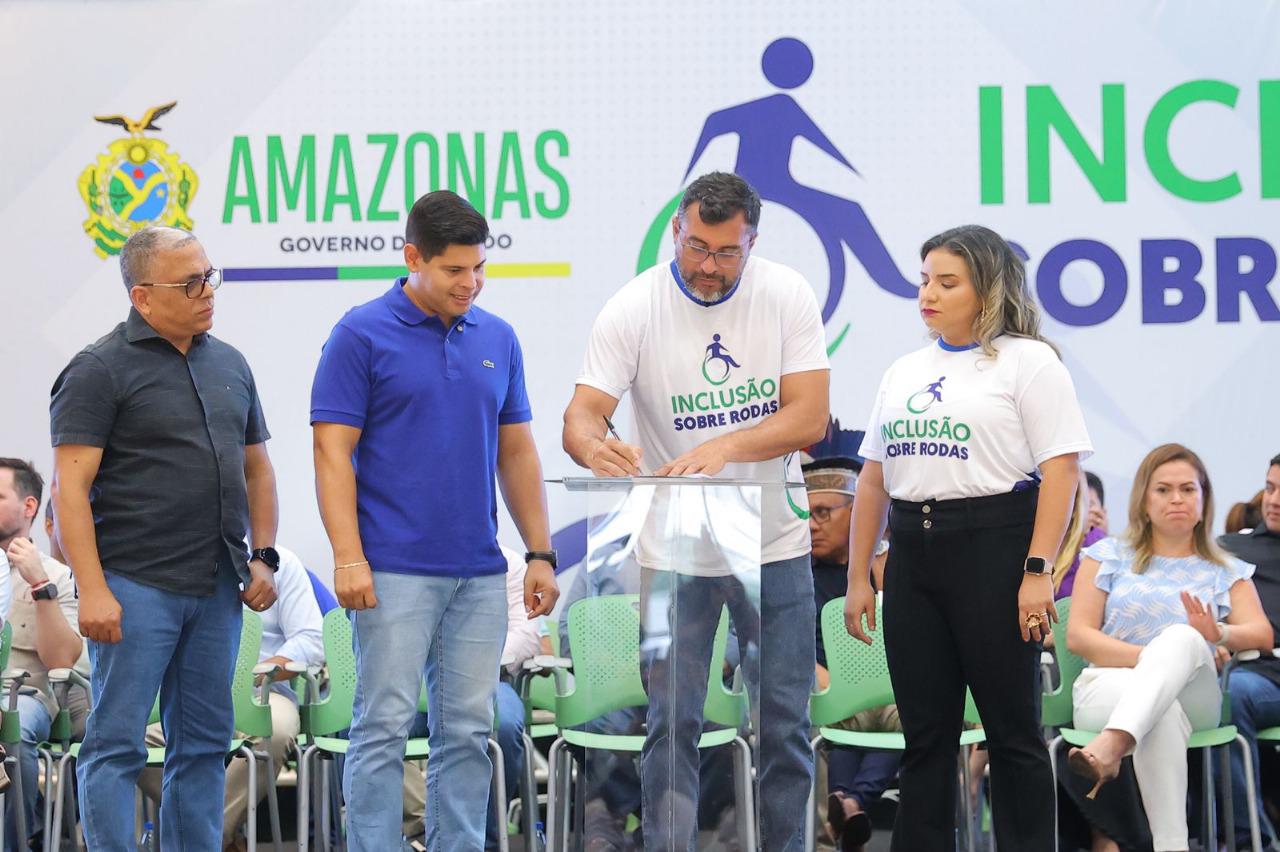 Wilson Lima fortalece políticas de inclusão com a entrega de mil cadeiras de rodas para PCD's