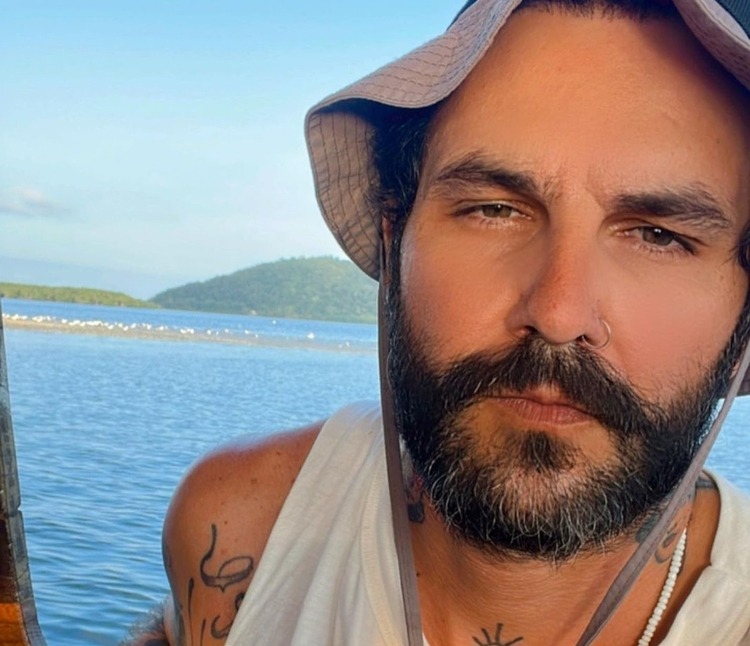 Ex-bbb Wagner Santiago surge com pênis ereto em vídeo de nu frontal