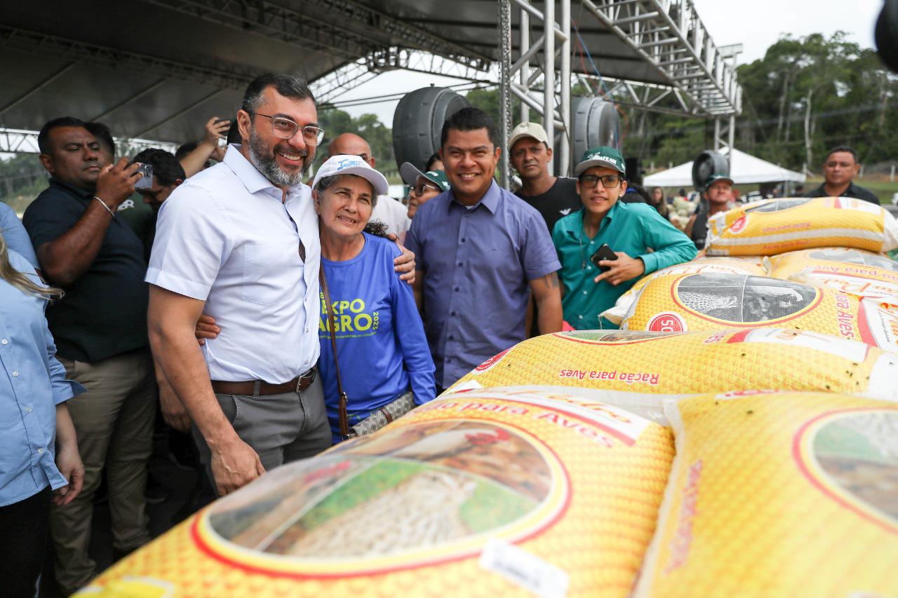 Wilson Lima entrega 70 toneladas de alimentos para instituições sociais atendidas pelo PAA