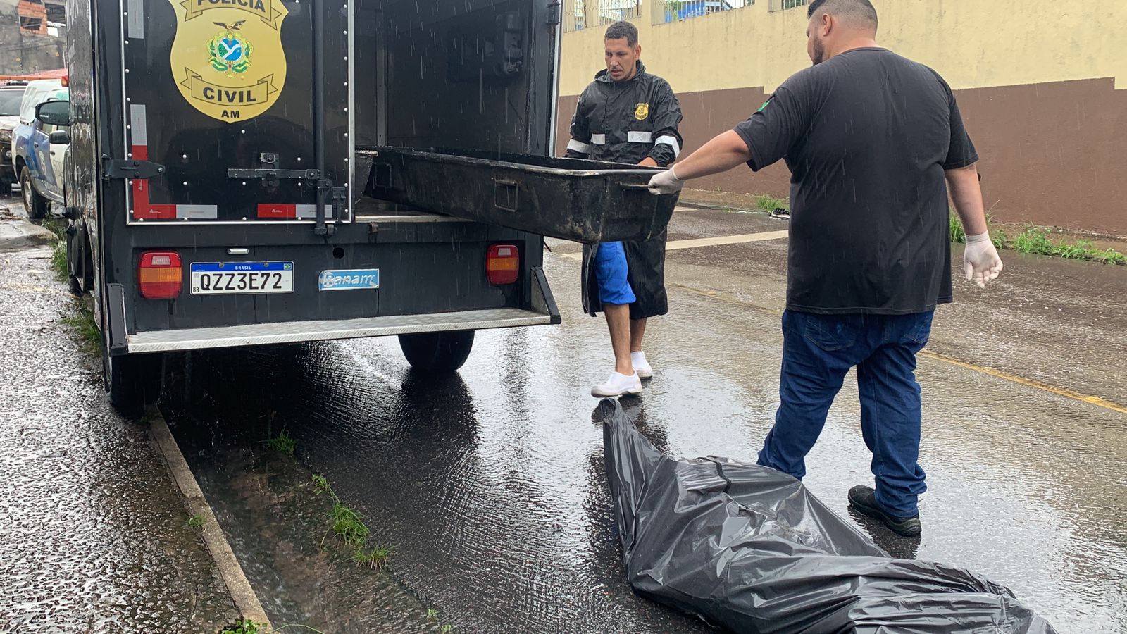 Moradores sentem odor e encontram 'Neguinho' morto com facada no coração