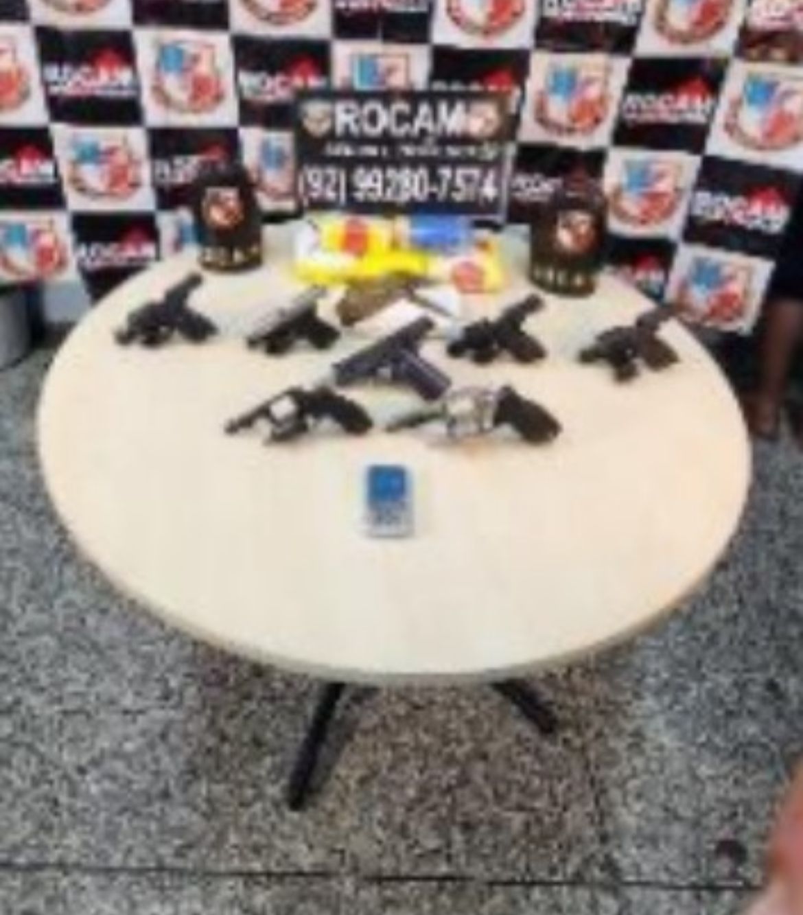 Dupla é presa com armas e drogas no bairro Alvorada