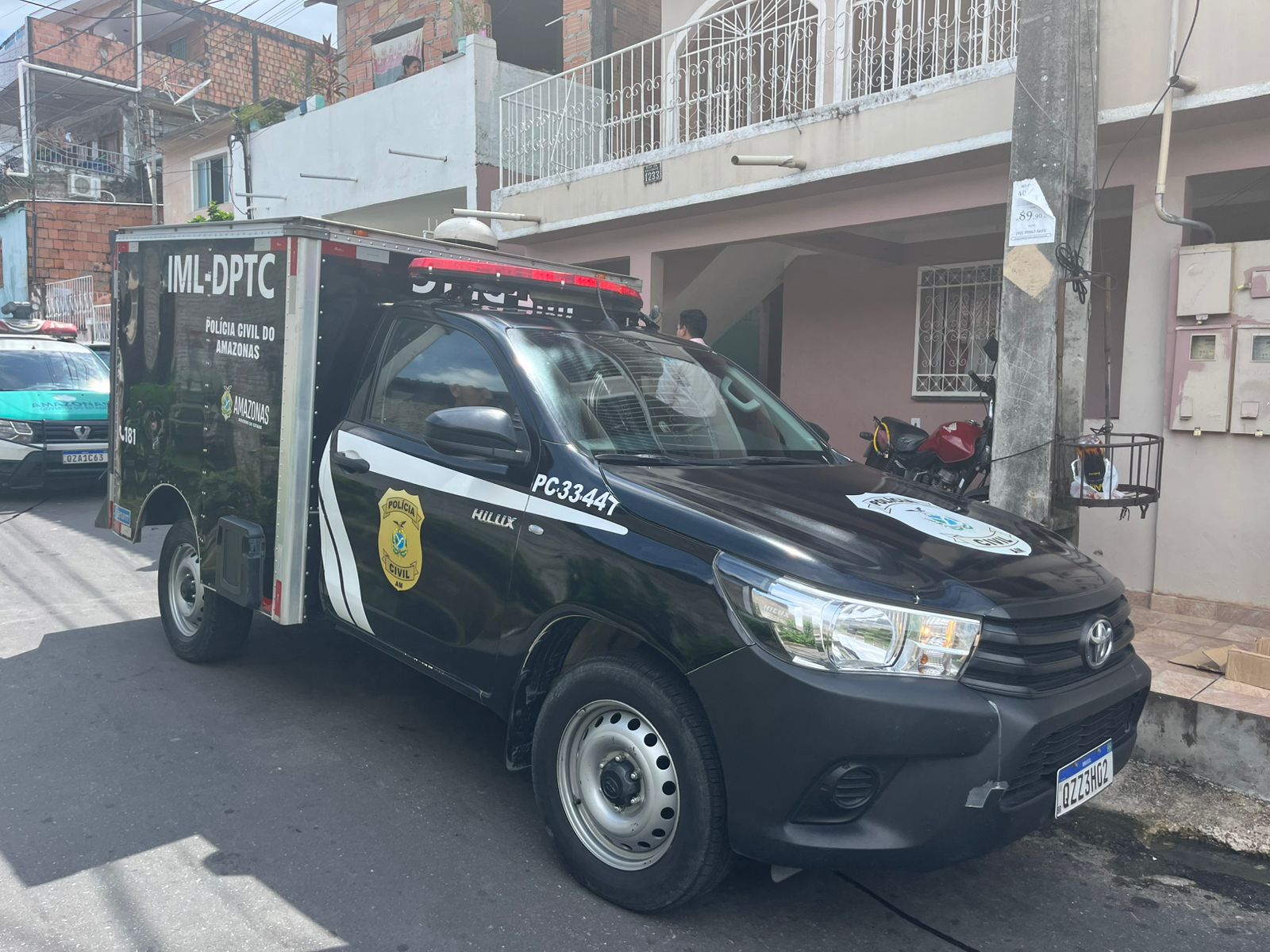 Motorista de rota morre ao cair de laje no São Jorge
