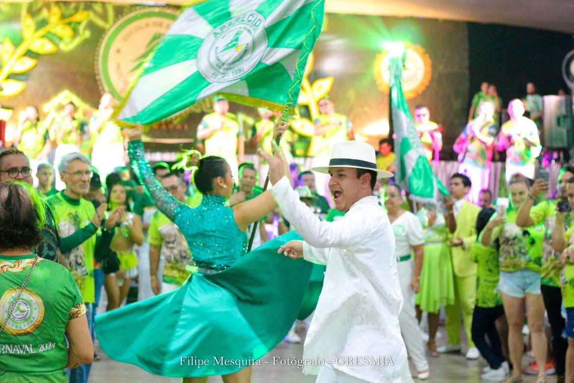 Aparecida recebe intérprete e rainha de bateria do 'Paraíso do Tuiuti' em Manaus