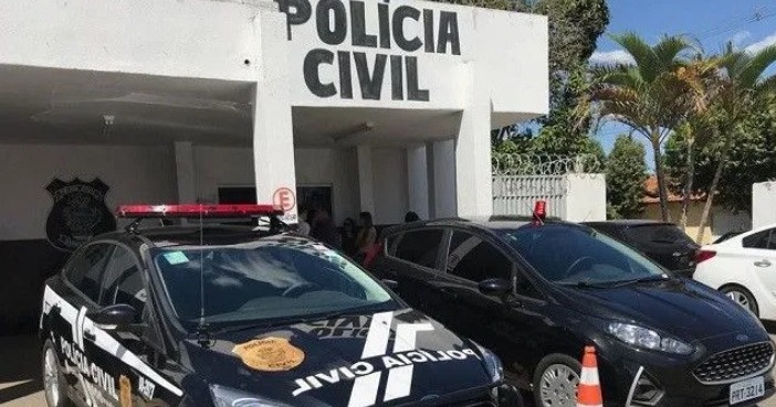 Mulher é arrastada por carro após briga com marido sobre cartão de crédito