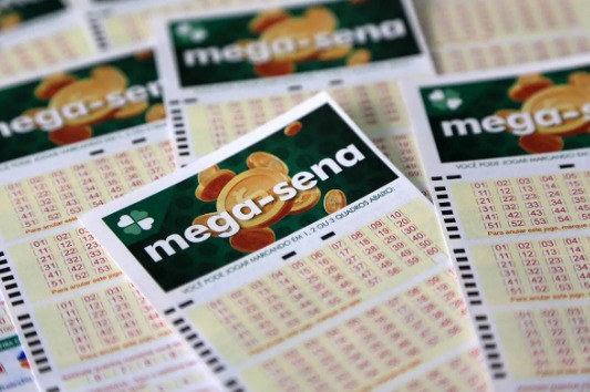 Ex-marido entra na Justiça após esposa ganhar na Mega-Sena e pedir separação