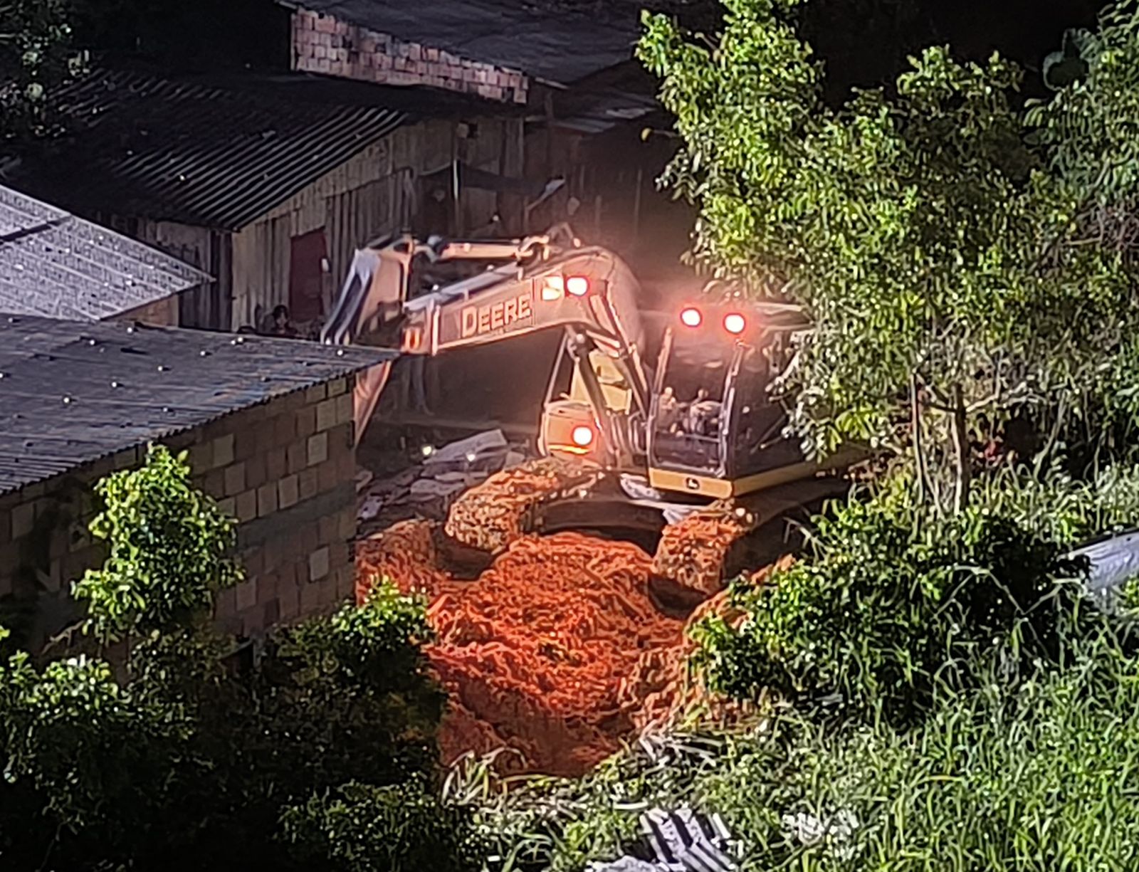 Vítimas de deslizamento na Redenção ficaram soterradas a quatro metros de profundidade