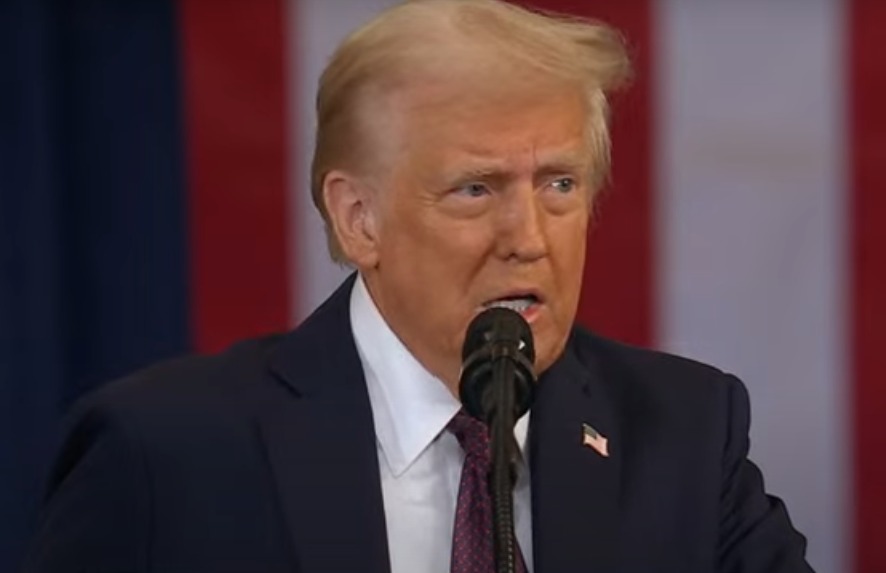 Trump deve assinar dez decretos sobre imigração após posse