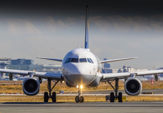 Passageiro tatuado ou com roupa decotada pode ser barrado por companhia aérea