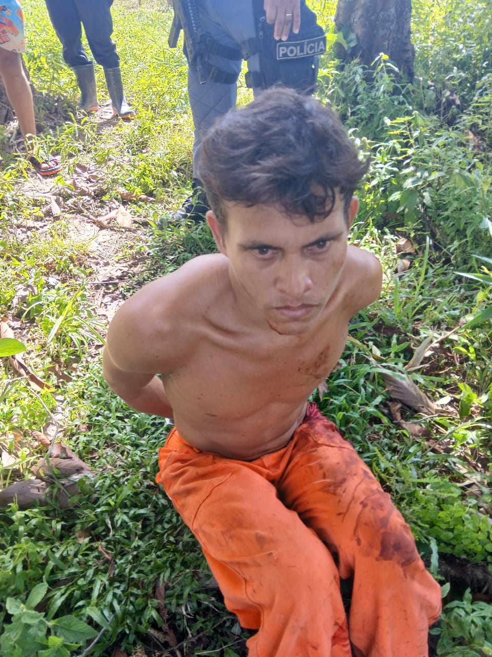 Filho é preso suspeito de matar pai e ferir irmão em Tefé